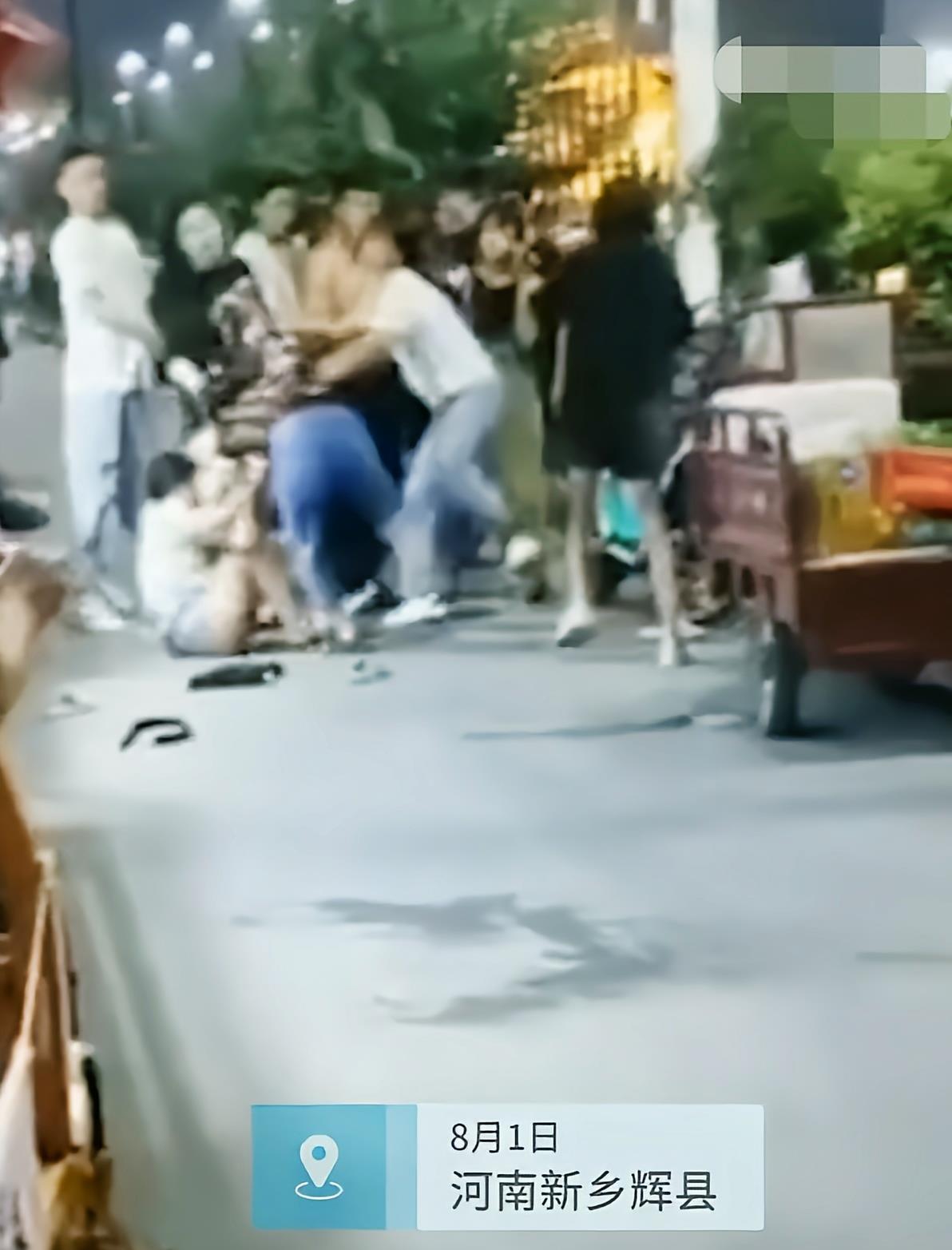 河南女孩遭围殴视频/河南一女子被殴打致死 河南女孩遭围殴视频/河南一女子被殴打致死