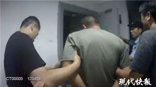 北京夫妻邀人打牌，警方上门发现事情不简单