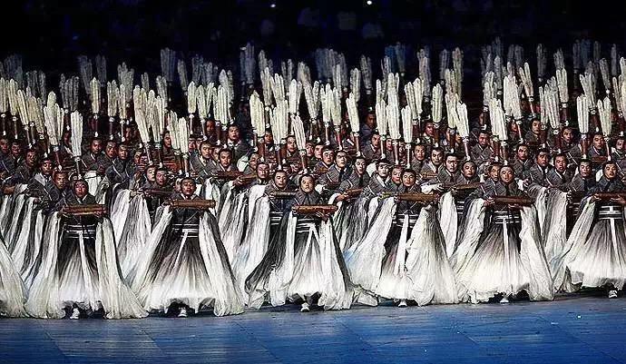 张艺谋的盛会美学，当运动会开幕式成为一场文化史诗