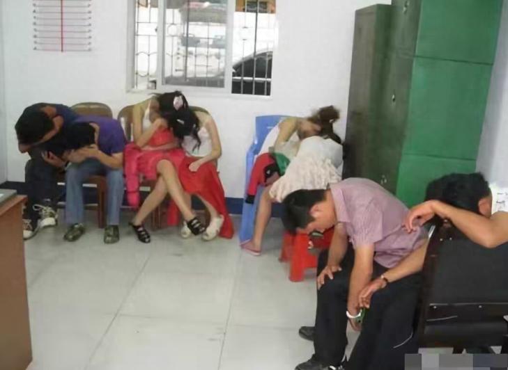 三人成众？论聚众边界中的法律、文化与人性