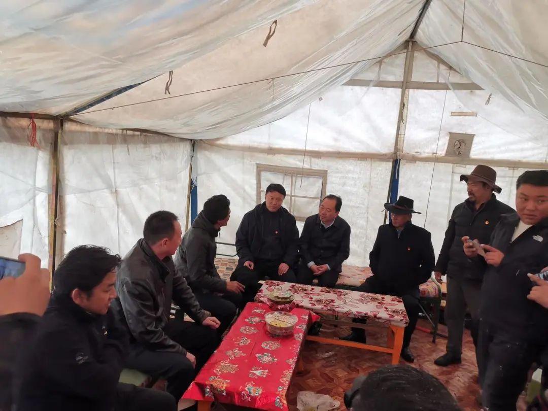 三人成众？论聚众边界中的法律、文化与人性