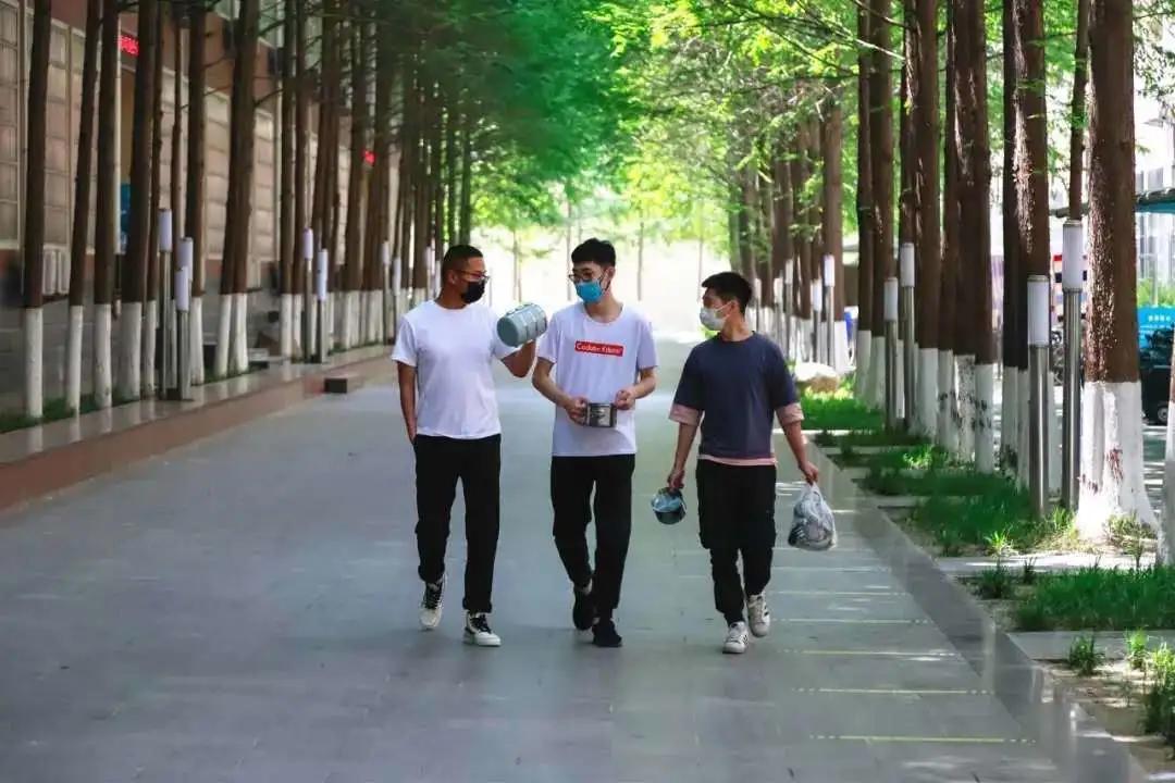 食堂不提供堂食是什么意思:学校食堂不提供餐具