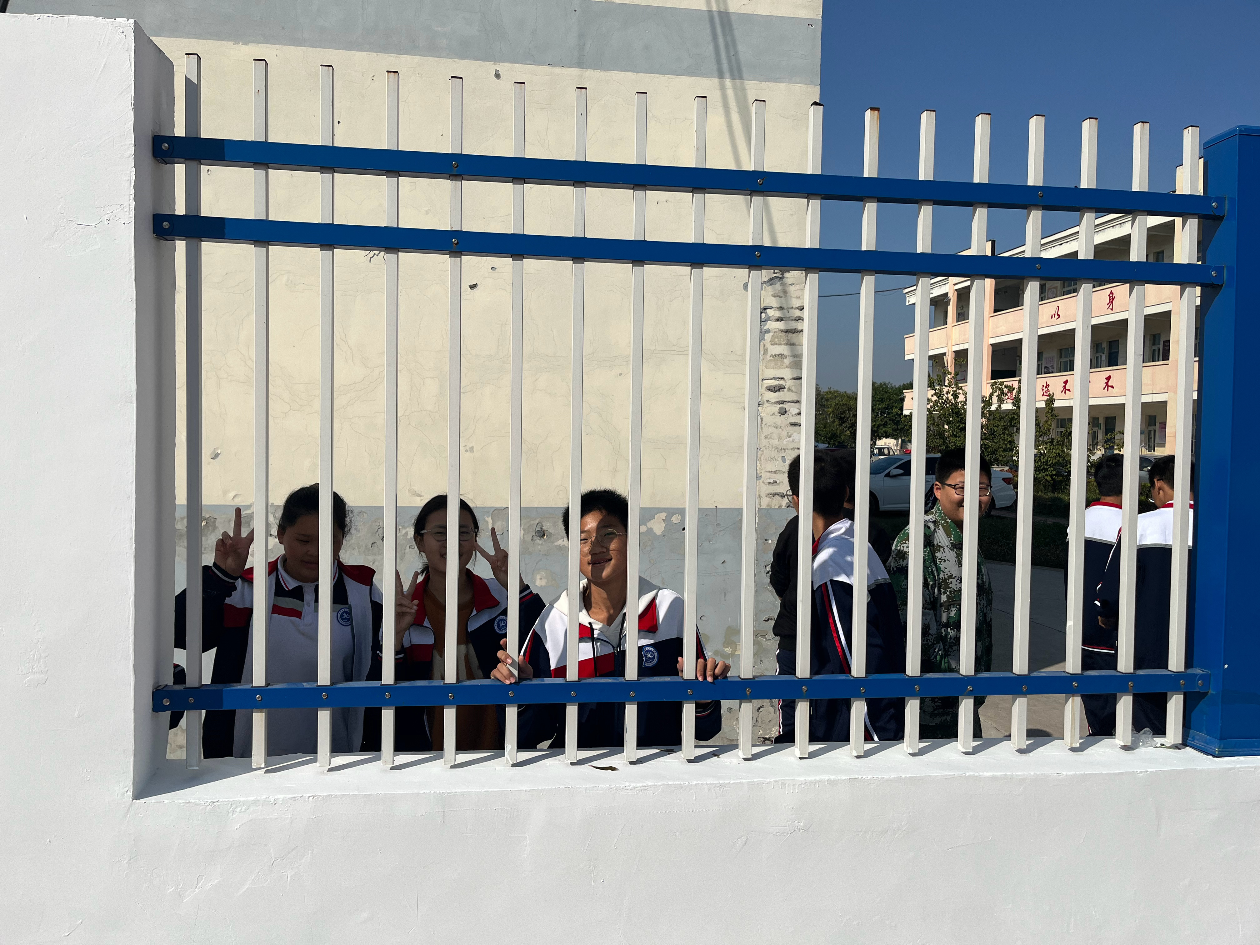 呼和浩特学校封闭，围墙内的青春与守望