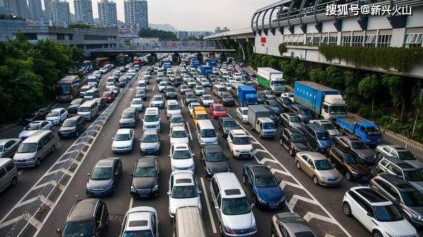 元旦假期高速免费通行，出行高峰提前预警