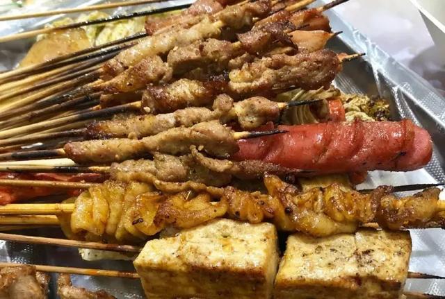 郑州疫情趋稳向好,精准防控守护城市烟火气 郑州疫情趋稳向好,精准防控守护城市烟火气