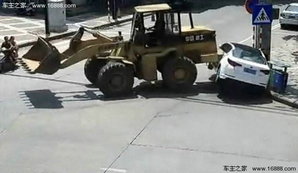 元氏县铲车冲撞事件,安全生产警钟长鸣 元氏县铲车冲撞事件,安全生产警钟长鸣