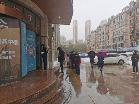 直播:大连疫情发布会c（大连疫情发布会现场直播）