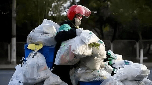 上海疫情下的我们，一对陌生男女的方舱记忆