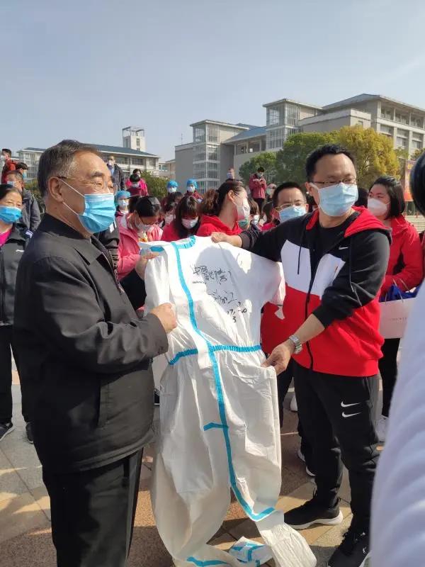 张伯礼最新研判，疫情反复敲响警钟，秋冬防控面临新挑战