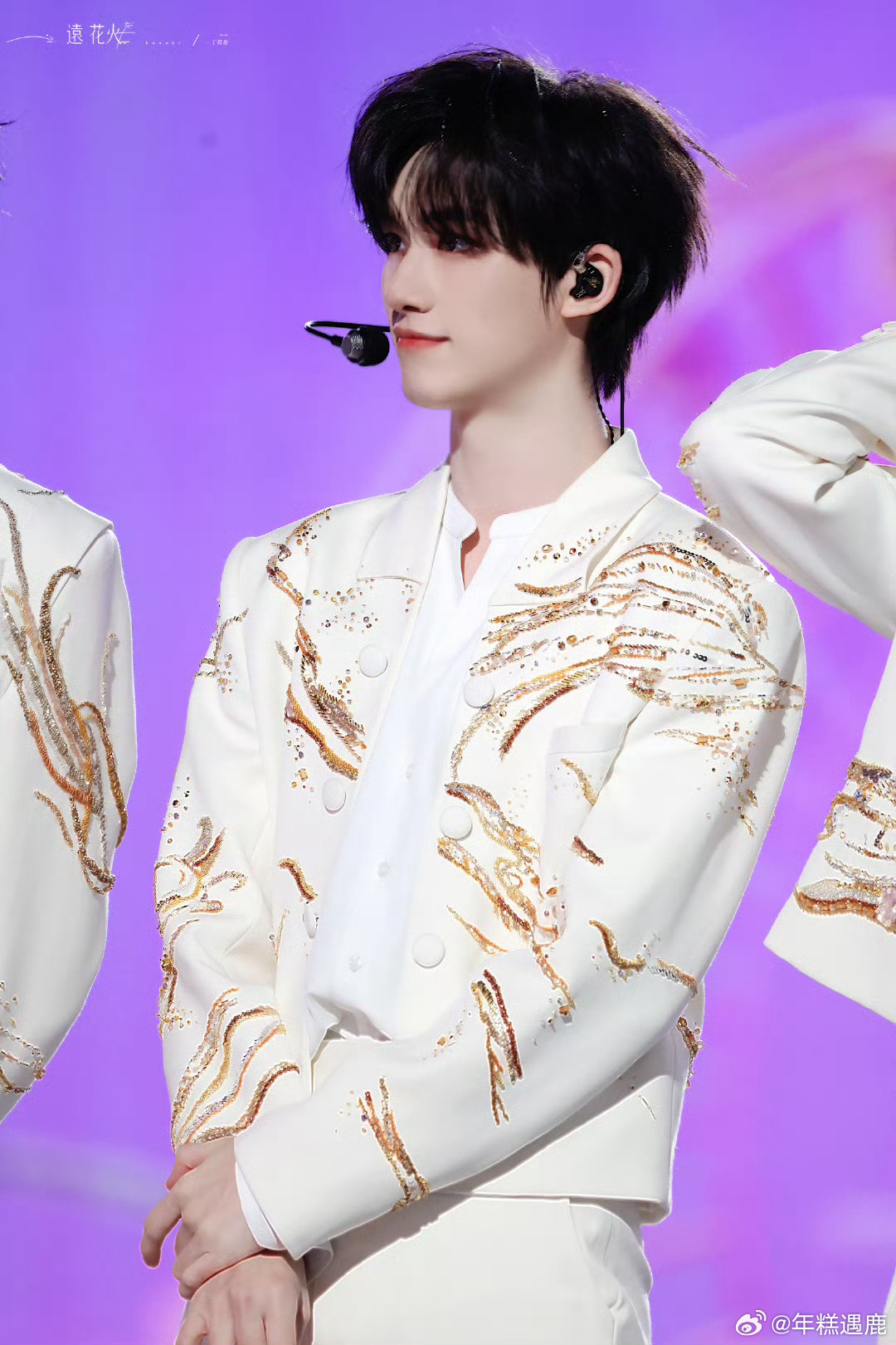 丁程鑫的春晚征程，从新星绽放至舞台常青