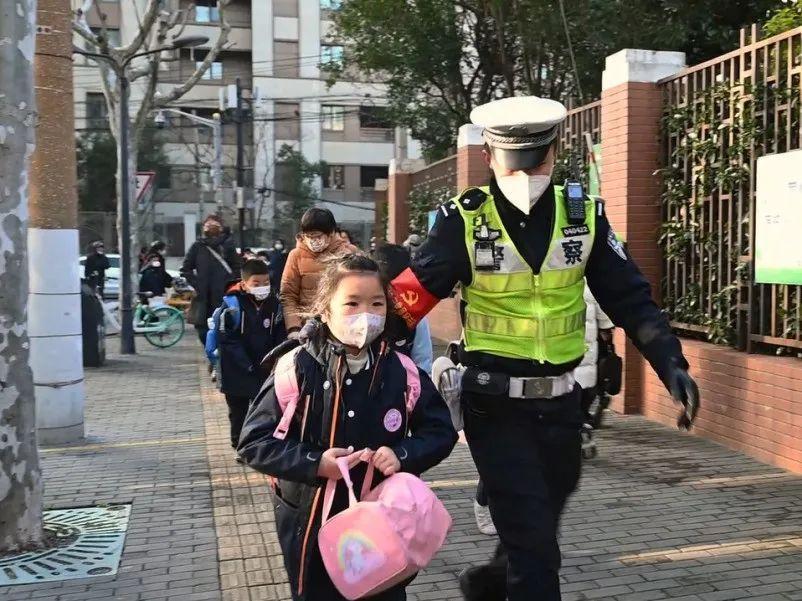 封路不封心，上海中风险地区的特殊守护