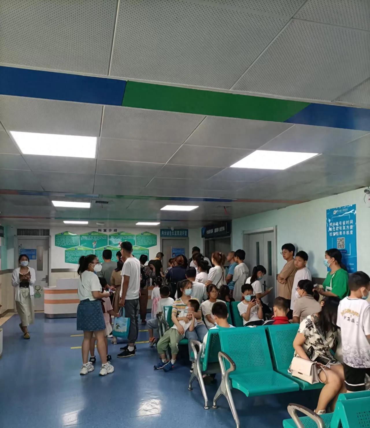 11月疫情反复，多地学校紧急停课，线上教学再启，家校如何应对？