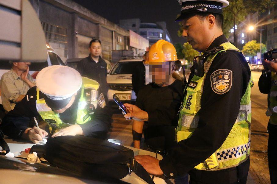 【公共场所行为不检点违法吗/公共场所不规范的字有哪些】