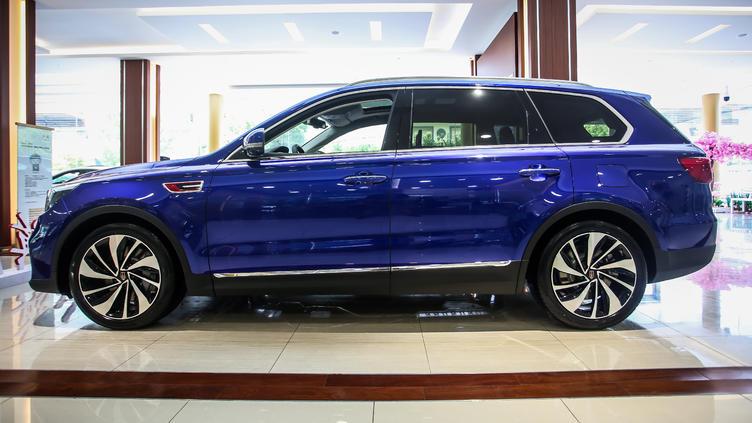 红旗轿车报价/红旗轿车报价及白顶黑底图片大全 红旗轿车报价/红旗轿车报价及白顶黑底图片大全