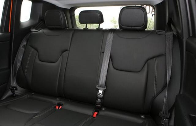 jeep自由侠的优点和缺点是什么（jeep自由侠值得入手吗）