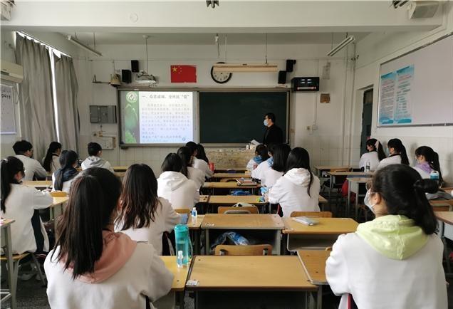 【张文宏称目前全球疫情尚未到高峰的原因/张文宏2021全球疫情“好不到哪也坏不到哪”】