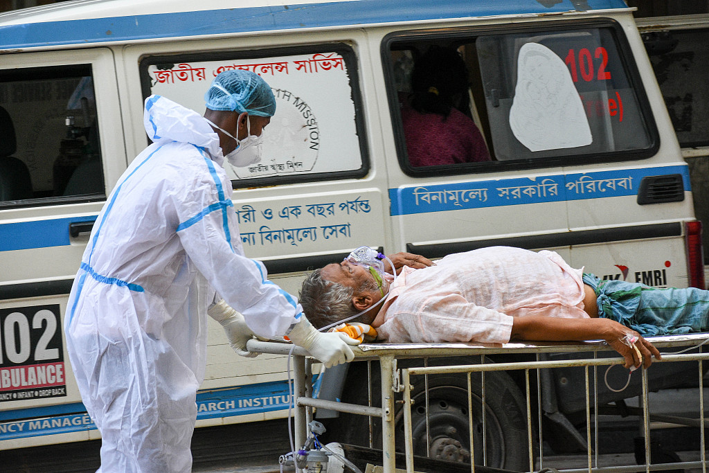 变异新冠病毒蔓延全球各地/变异新冠病毒肆虐