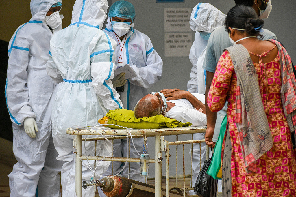 变异新冠病毒蔓延全球各地/变异新冠病毒肆虐