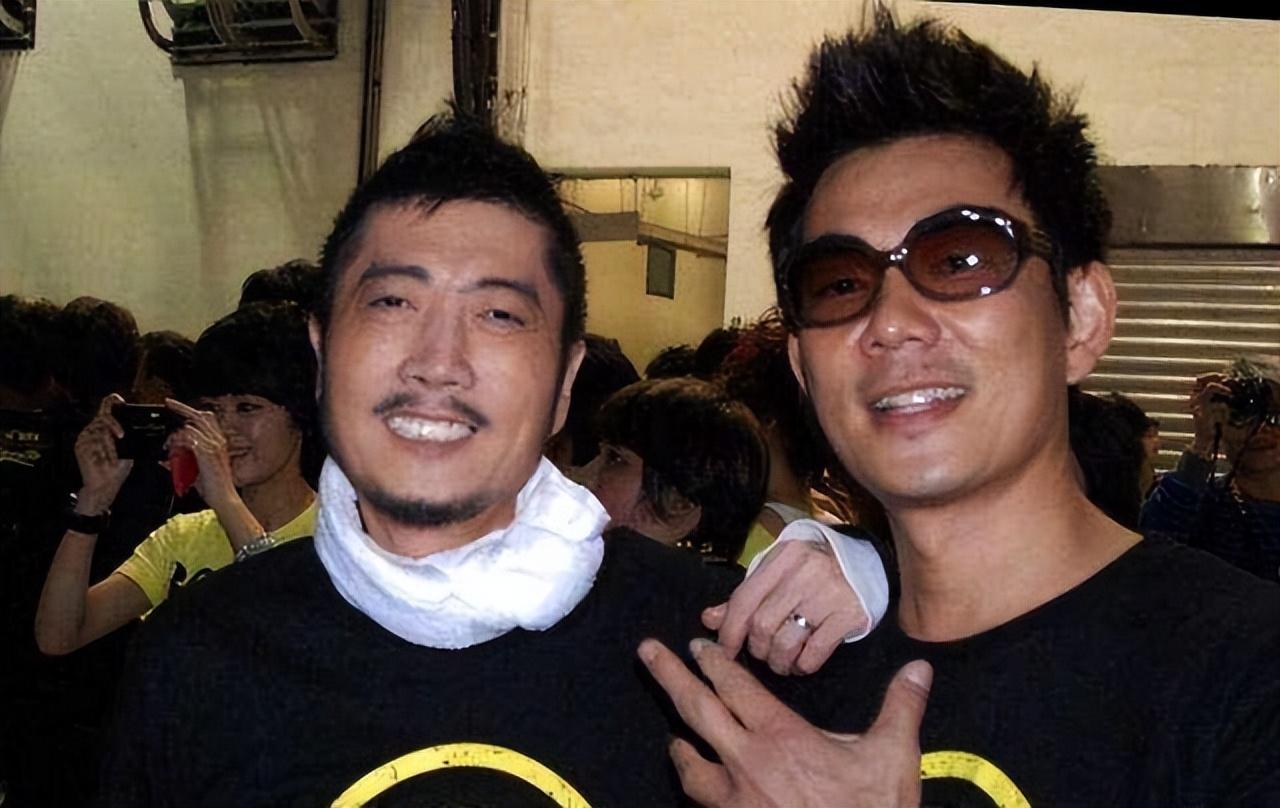 疫情沈阳大爷买鸡架/沈阳大叔 鸡架