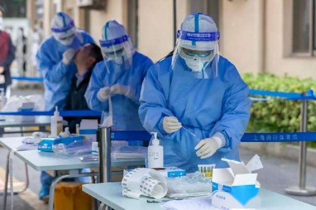 老人不配合核酸检测(行动不便的老人做核酸检测) 老人不配合核酸检测(行动不便的老人做核酸检测)